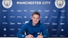 MANCHESTER, ENGLAND - AUGUST 16: Manchester City unveil new signing Sergio Gomez at Manchester City Football Academy on August 16, 2022 in Manchester, England. (Photo by Matt McNulty - Manchester City/Manchester City FC via Getty Images)