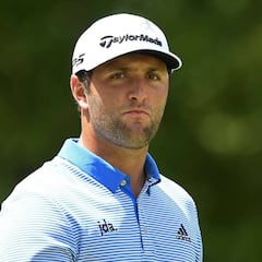 Rahm baja una marcha pero sigue en la pelea