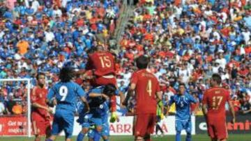 Sergio Ramos, en acción con España.