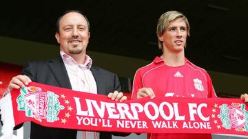 Torres presentado con el Liverpool.