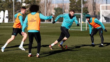 Ramos no llega; Varane y Nacho, la pareja de centrales