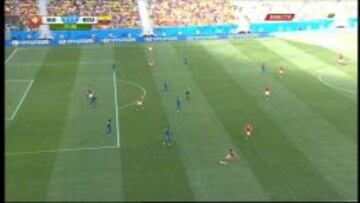 Cuando el lateral centra, Drmic (en el centro del área) está en posición legal.