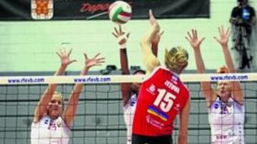 Un bloqueo del Murcia.