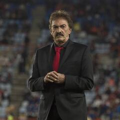 La Volpe agradece a Maradona por reconocer su trayectoria