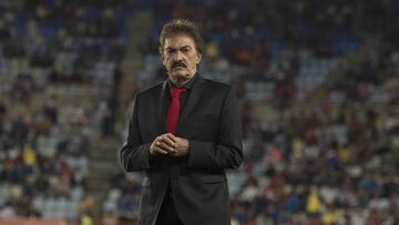 La Volpe agradece a Maradona por reconocer su trayectoria