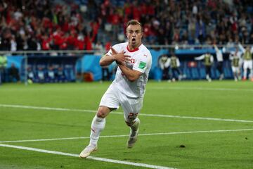 1-2. Xherdan Shaqiri celebró el segundo gol.