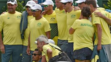 El equipo australiano de Copa Davis celebra su victoria ante la Rep&uacute;blica Checa.