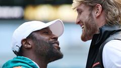 What weight class did Floyd Mayweather fight in during his professional career?