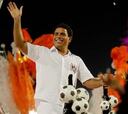 Ronaldo baila sambaen el Carnaval de Brasil