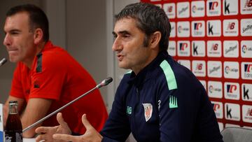 GRAFCAV2235. LEZAMA (BIZKAIA), 07/11/2022.- El entrenador del Athletic de Bilbao, Ernesto Valverde, ha ofrecido este lunes una rueda de prensa previa al partido liguero que el conjunto rojiblanco disputará contra el Real Valladolid el martes en San Mamés. EFE/Miguel Toña