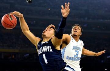 Jalen Brunson de Villanova Wildcats y Kennedy Meeks de carolina del Norte.