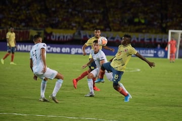 La Selección Colombia Sub 23 comenzó su participación en el Preolímpico de la categoría ante la Selección de Argentina en el Hernán Ramírez Villegas con una derrota 2-1.