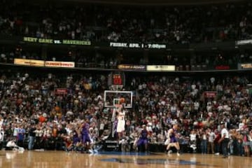 2005: Iverson decide el partido ante Toronto Raptors en el último tiro del partido.