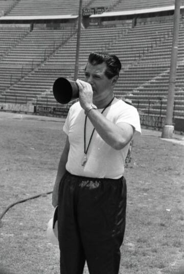 Octavio Vial, logró marcar cinco goles en el Clásico Nacional bajo los colores de América.