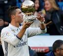Cristiano Ronaldo ofrece su cuarto Balón de Oro al Bernabéu