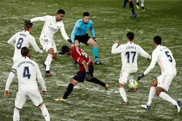 Casemiro, el árbitro Soto Grado, Ruben García y Lucas Vázquez.