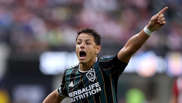 Javier Hernández durante el partido del LA Galaxy en contra de Chivas en la Leagues Cup.