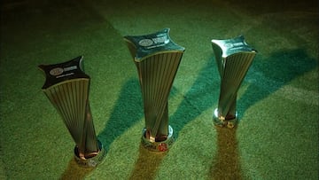Los nuevos trofeos para Primera, Segunda y Tercera Federación.