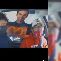 Se roban promocional de cartón de ‘Checo’ Pérez y se vuelven virales