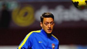 &Ouml;zil, entrenando con el Arsenal