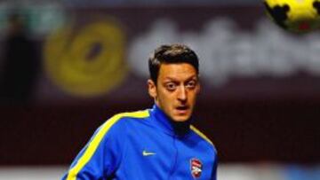 &Ouml;zil, entrenando con el Arsenal