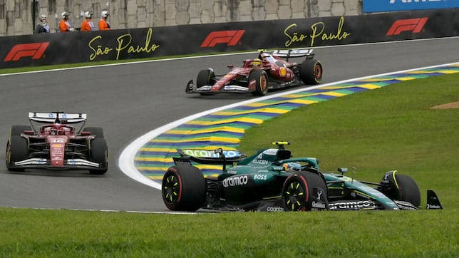 Piastri naufraga en un charco y Alonso da otra lección