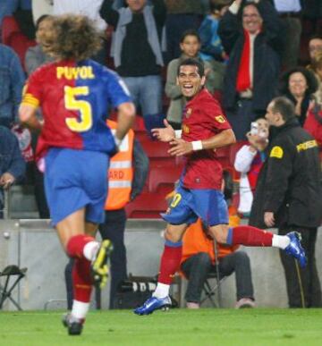 Hizo el primer gol al Almería durante el partido de Liga del 25 de Octubre de 2008.
