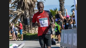 El sudafricano Mokoka bate el récord del mundo de 50 km