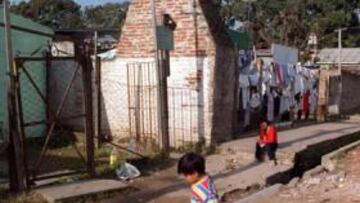 <b>VILLA MISERIA. </b>El Kun Agüero se crió en una de las villas más pobres de Buenos Aires, Villa Itatí, y de ahí dio el salto a la élite.