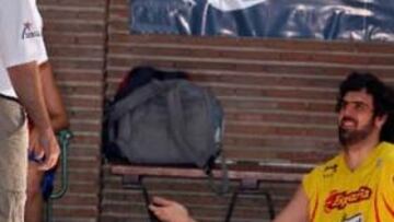 <b>TEN?A QUE SER UNO.</b> El seleccionador nacional ha decidido finalmente que sea el hermano de Pau quien viaje a Jap¨®n, una decisi¨®n que a buen seguro habr¨¢ resultado de lo m¨¢s complicada.