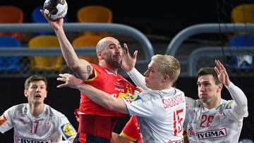 Joan Cañellas marado por el danés Magnus Saugstrup.