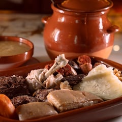 El buffet libre de comida española que arrasa en el centro de Madrid: cocido ilimitado y diferentes tipos de arroces