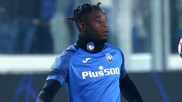 Duván Zapata podría estar entre dos y tres meses de baja por lesión.