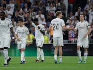 MADRID, 21/04/2026.- El delantero brasileño del Real Madrid, Vinicius Junior, tras conseguir el segundo gol del equipo blanco durante el partido de la jornada 33 de LaLiga que Real Madrid y Deportivo Alavés disputan este martes en el estadio Santiago Bernabéu, en Madrid. EFE/Juanjo Martín.