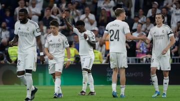 MADRID, 21/04/2026.- El delantero brasileño del Real Madrid, Vinicius Junior, tras conseguir el segundo gol del equipo blanco durante el partido de la jornada 33 de LaLiga que Real Madrid y Deportivo Alavés disputan este martes en el estadio Santiago Bernabéu, en Madrid. EFE/Juanjo Martín.