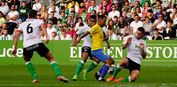 Mantilla, del Racing, y Jonathan Viera, de Las Palmas.