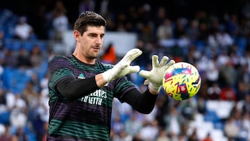 Soccer Football - LaLiga - Real Madrid v Celta Vigo - Santiago Bernabeu, Madrid, Spain - April 22, 2023 Real Madrid's Thibaut Courtois during the warm up before the match REUTERS/Juan Medina