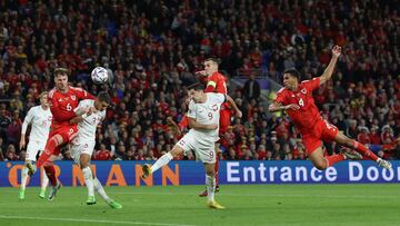 Soccer Football - UEFA Nations League - Group D - Wales v Poland - Cardiff City Stadium, Cardiff, Wales, Britain - September 25, 2022 Wales' Joe Rodon, Gareth Bale and Ben Cabango in action with Poland's Jakub Kiwior and Robert Lewandowski Action Images via REUTERS/Paul Childs