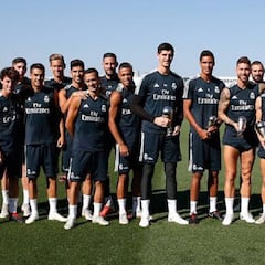 Los 'The Best' compartieron sus galardones con la plantilla