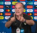 Bielsa desata la furia de un periodista y esto pasa: nunca antes visto en una conferencia