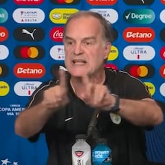 Bielsa desata la furia de un periodista y esto pasa: nunca antes visto en una conferencia