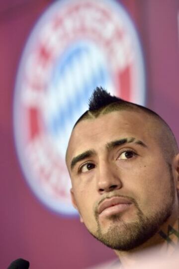 Arturo Vidal en la conferencia de prensa donde fue presentado en Bayern Munich.