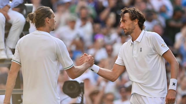 Zverev cae y se despeja más el camino de Alcaraz