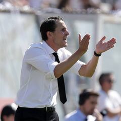 Beñat: "Tenemos jugadores perfectos para una línea de tres"