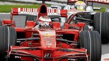 <b>ALTA TENSIÓN. </b>La batalla de Raikkonen y Hamilton en Spa fue lo mejor del gran premio y en Monza pueden volver a saltar chispas entre el británico y los Ferrari.