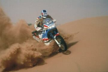 Cuatros veces vencedor del Rally Dakar en motocicletas en las ediciones de 1990, 1994, 1996 y 1998.