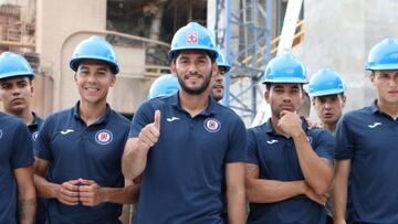 Cruz Azul regresa a sus origines y visita planta cementera en Oaxaca