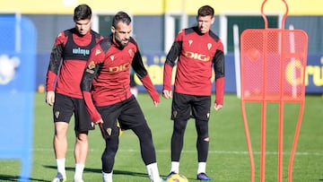 15/12/23 CADIZ CF ENTRENAMIENTO SEMANAL ALVARO NEGREDO