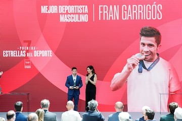 Fran Garrigs recibe el premio a Mejor Deportista Masculino. 
 
