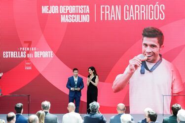 Fran Garrigós recibe el premio a Mejor Deportista Masculino. 
 
